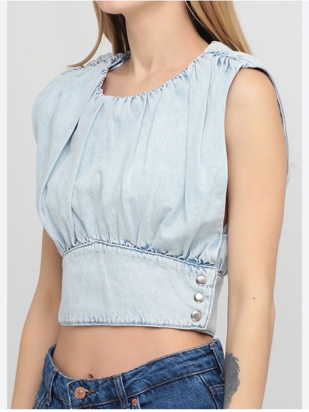 🌼 Zara - Light Blue Sleeveless Gathered Denim Crop Top with Side Buttons